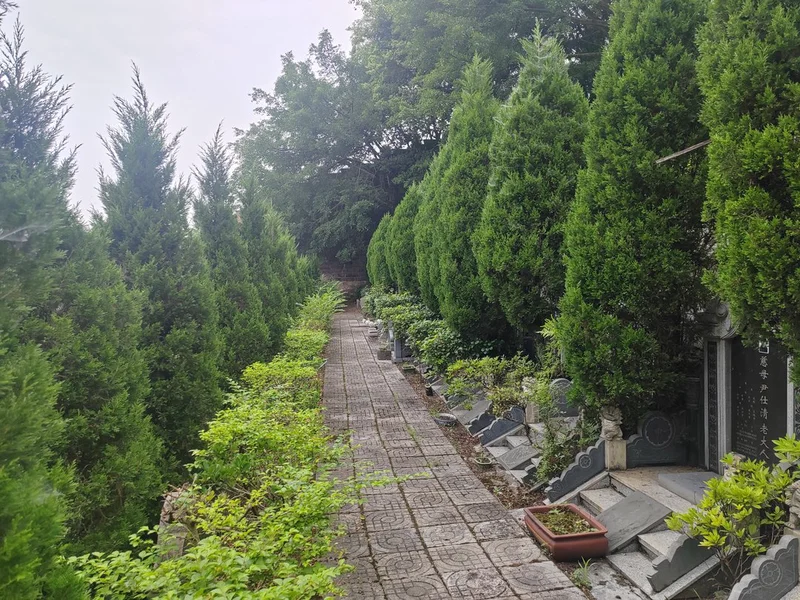 赤峰南山公墓，永恒的守望